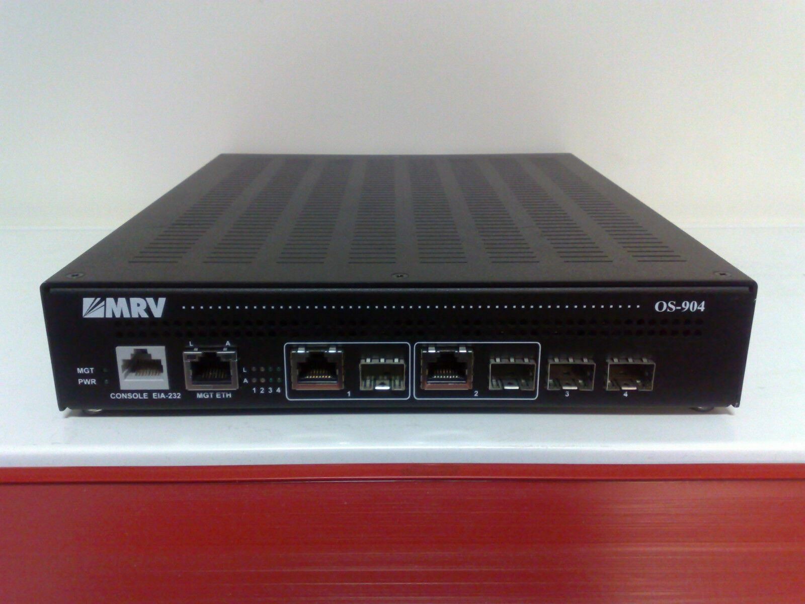 MRV OS-904 - Tri-mode fiber/copper Ethernet access device with SFP